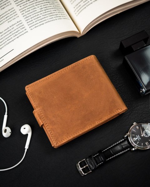 Poziomy portfel męski ze skóry naturalnej, system RFID Protect - Peterson