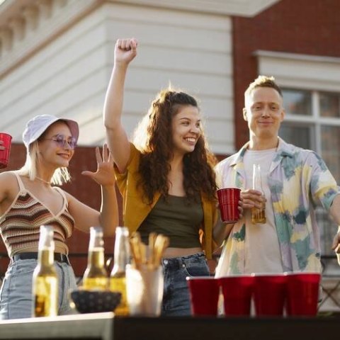 Gra Beer Pong, 50 kubeczków Gra Beer Pong, 50 kubeczków