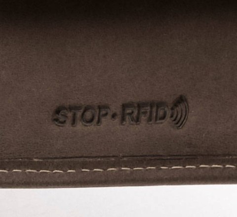 Skórzany portfel z zapinką i ochroną kart RFID — Peterson